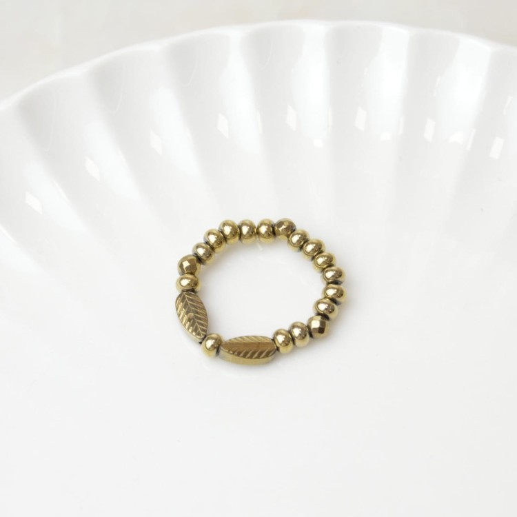 Pierścionek Elastyczny Złoty Liść – Handmade