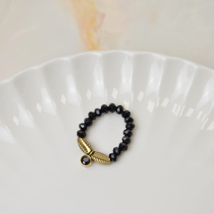 Pierścionek Elastyczny Black Charm – Handmade