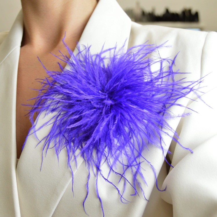 Broszko-spinka pióra marabut ultra fiolet