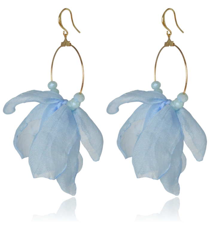 Kolczyki materiałowe na złotym kole błękitne