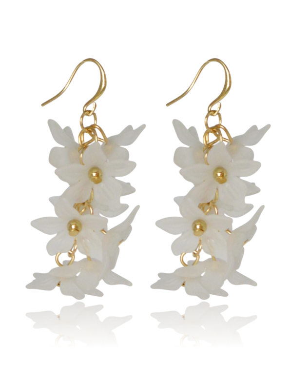 Kolczyki „Biała Magnolia” – Akrylowe Kwiaty i Złoto