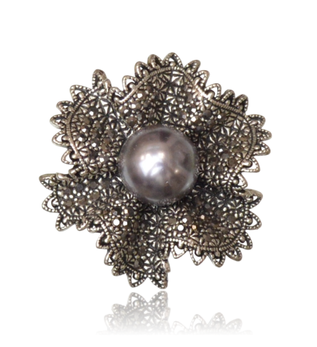 Elegancka broszka kwiat z grafitową perłą i cyrkoniami