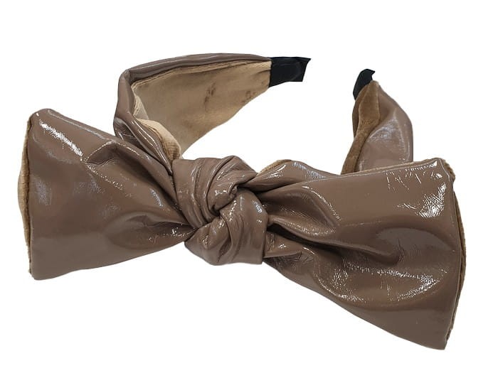 Lakierowana opaska do włosów z kokardą ciemny beż