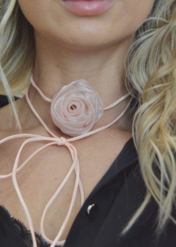 Naszyjnik choker wiązany kwiat łososiowy