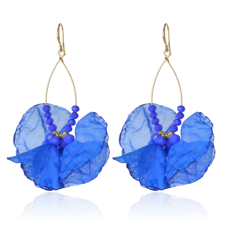 Kolczyki materiałowe na złotej łezce szafirowe